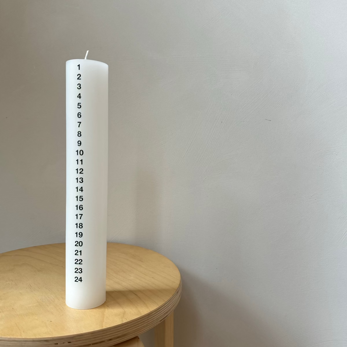 Calendar Candle // 30 x 5 Cm