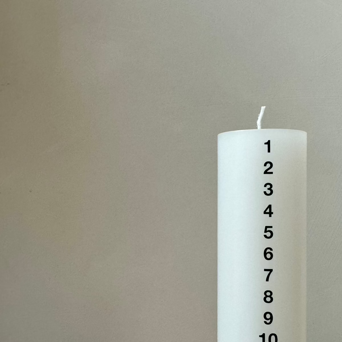 Calendar Candle // 30 x 5 Cm