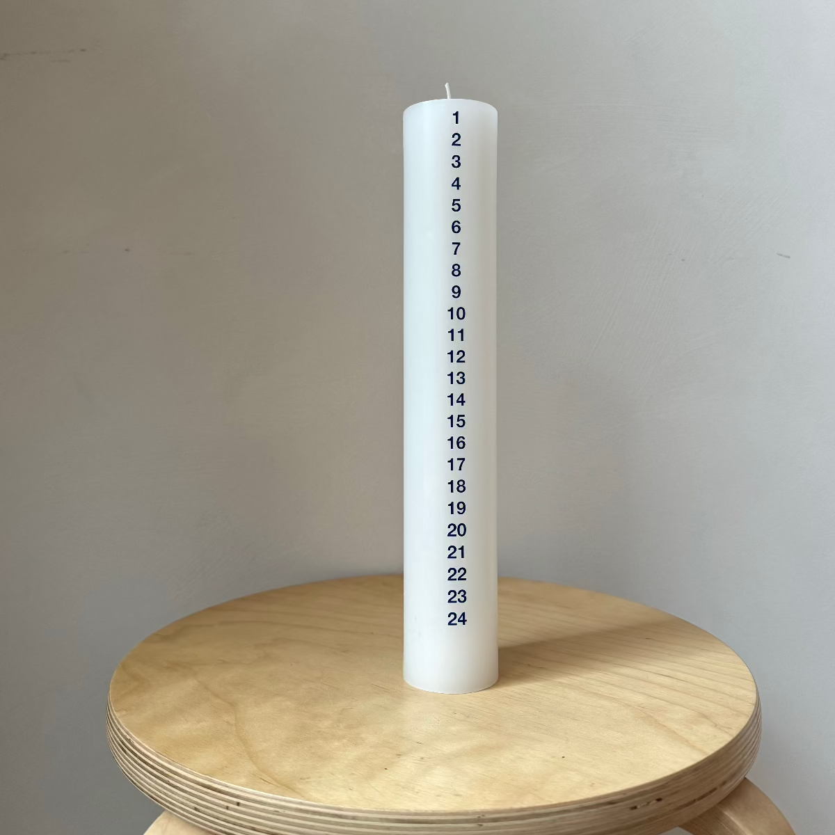 Calendar Candle // 30 x 5 Cm