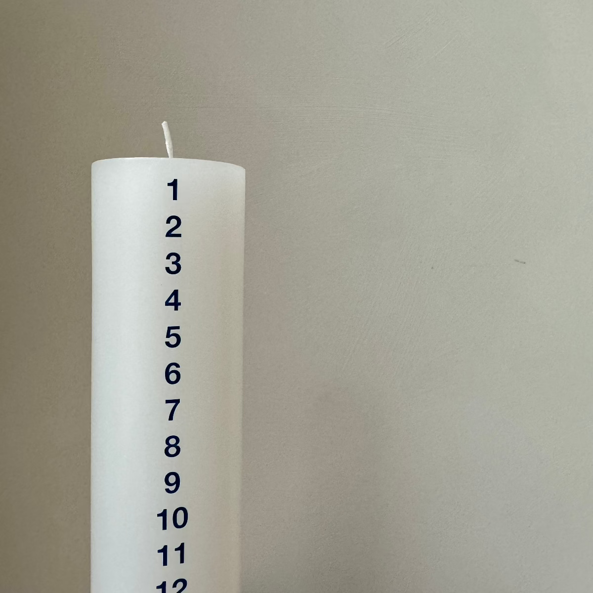 Calendar Candle // 30 x 5 Cm