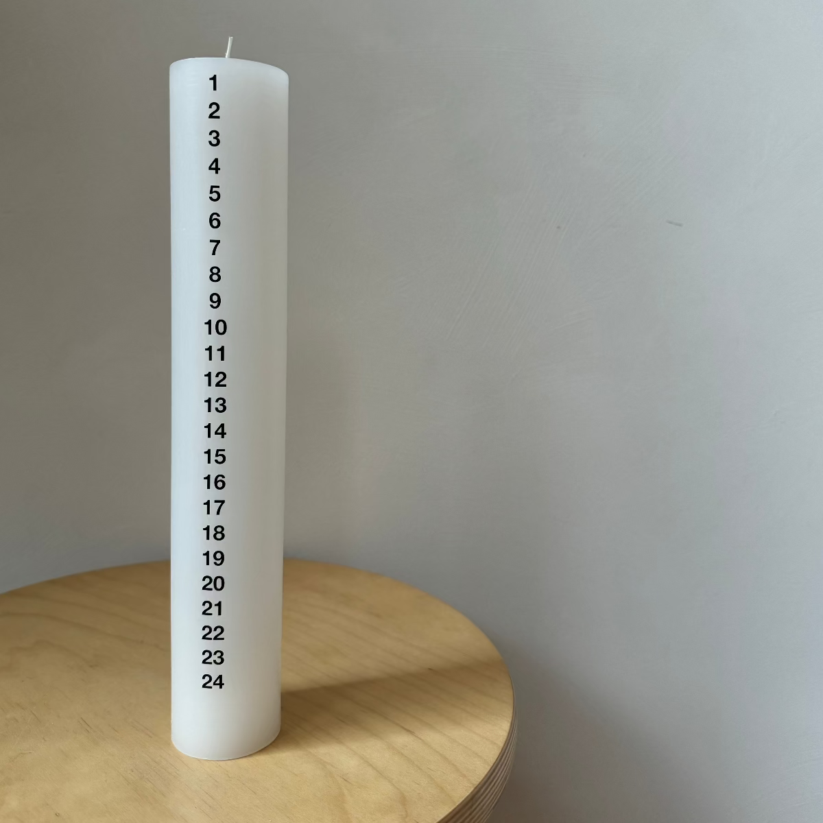 Calendar Candle // 30 x 5 Cm