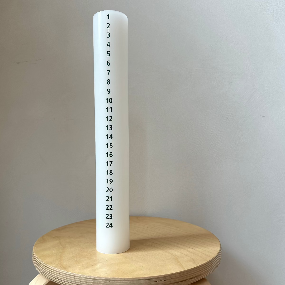 Calendar Candle // 40 x 6 Cm