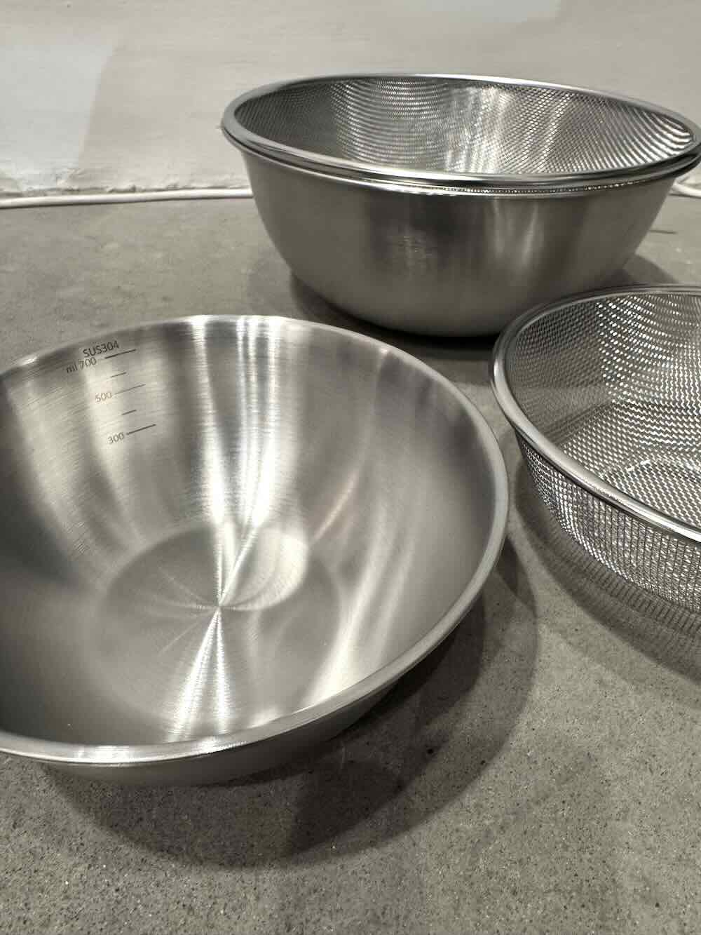 Stainless Steel Bowl w. Strainer