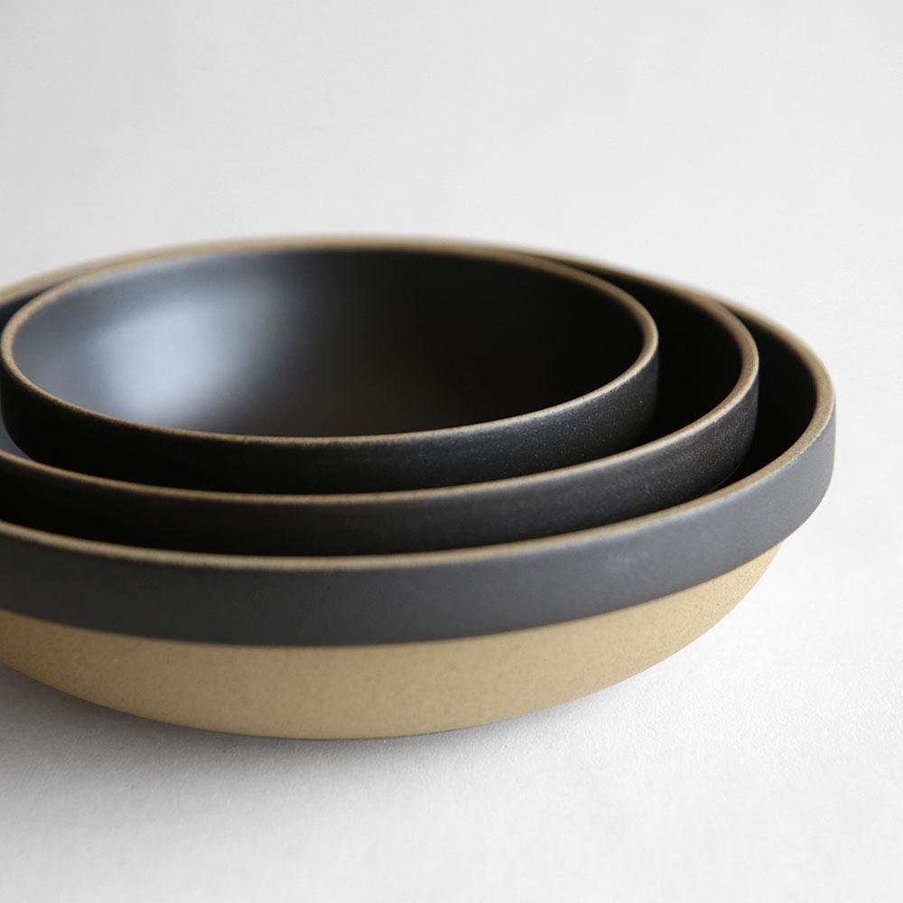 Hasami - Low Round Bowl // Black - Kitchenware - DANSKmadeforrooms